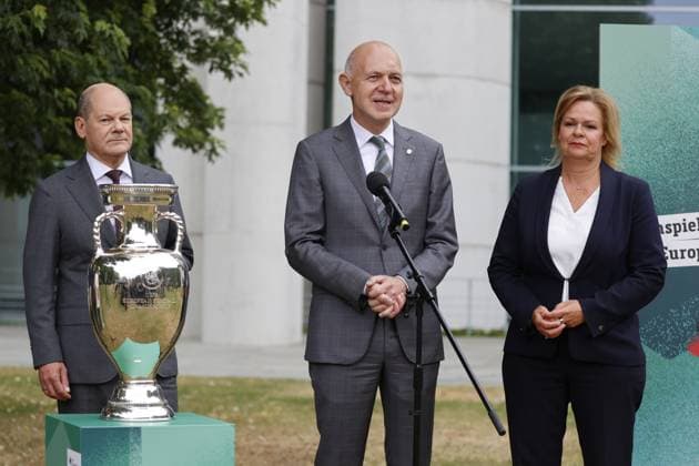 Olaf Scholz, Bundeskanzler, Bernd Neuendorf, Präsident Deutscher Fußball-Bund, Nancy Faeser, Bundesministerin des Innern und für Heimat, Deutschland, Berlin, Bundeskanzleramt, Bildtermin von Bundeskanzler Scholz und Bundesministerin Faeser mit Vertretern des DFB anlässlich der Fußball-EM 2024 in Deutschland