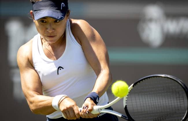 ROSMALEN - Carol Zhao (CAN) in action against Veronika Kudermetova (RUS) on the third day of the Libema Open tennis tournament in Rosmalen. ANP SANDER KONING netherlands out - belgium out Rosmalen xVIxxIVx 471597522 originalFilename: 0259861763st.jpg