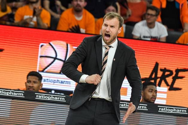 GER, BBL, Playoffs, ratiopharm Ulm vs Telekom Baskets Bonn 14.06.2023, ratiopharm arena, Neu-Ulm, GER, BBL, Playoffs, ratiopharm Ulm vs Telekom Baskets Bonn, im Bild Anton Gavel (Ulm) feuert seine Spieler an, Emotion