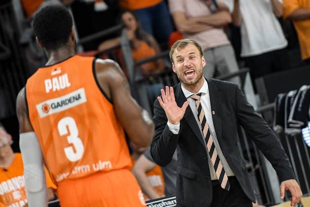 GER, BBL, Playoffs, ratiopharm Ulm vs Telekom Baskets Bonn 14.06.2023, ratiopharm arena, Neu-Ulm, GER, BBL, Playoffs, ratiopharm Ulm vs Telekom Baskets Bonn, im Bild Anton Gavel (Ulm) gibt lautstark Anweisungen an Brandon Paul (Ulm, 3)