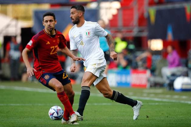 ENSCHEDE, 15-06-2023 , Stadium Grolsch Veste, Nations League semi final 2022 2023 between Spain and Italy, Italy player Leonardo Spinazzola and Spain player Jesus Navas Spain - Italy  x21337725x Copyright:
