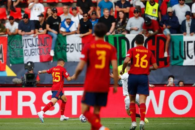 ENSCHEDE, 15-06-2023 , Stadium Grolsch Veste, Nations League semi final 2022 2023 between Spain and Italy, Spain player Yeremy Pino scoring 1-0 Spain - Italy  x21337728x Copyright: