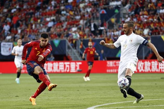 ENSCHEDE - (l-r) Alvaro Morata of Spain, Leonardo Bonucci of Italy during the UEFA Nations League semifinal match between Spain and Italy at Stadion De Grolsch Veste on June 15, 2023 in Enschede, Netherlands. ANP MAURICE VAN STONE UEFA Nations League - Semi Final 2023 xVIxANPxSportx xxANPxIVx 471692841 originalFilename: 471692841.jpg