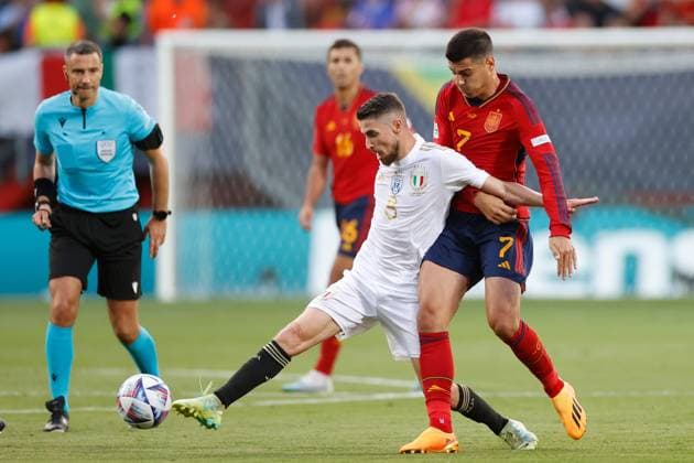 ENSCHEDE, 15-06-2023 , Stadium Grolsch Veste, Nations League semi final 2022 2023 between Spain and Italy, Italy player Jorginho and Spain player Alvaro Morata Spain - Italy  x21338172x Copyright: