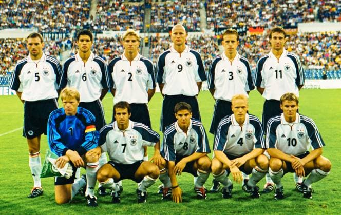 RECORD DATE NOT STATED Aus Freundschafts-Länderspiel Deutschland - Spanien 4:1 am 16.08.2000 im Niedersachsenstadion zu Hannover. Im Foto: Deutsche Mannschaft von hintere Reihe v. li.: Jens Nowotny 5 Michael Ballack 6 Marko Rehmer 2 Carsten Jancker 9 Jrg Heinrich 3 und Marco Bode 11. v. R. v. li.: TW Oliver Kahn 1 Mehmet Scholl 7 Sebastian Deisler 8 Carsten Ramelow 4 und Alexander Zickler 10 *** From friendly international match Germany Spain 4 1 on 16 08 2000 in the Niedersachsenstadion to Hannover In the photo German team from back row from left Jens Nowotny 5 Michael Ballack 6 Marko Rehmer 2 Carsten Jancker 9 Jrg Heinrich 3 and Marco Bode 11 from right TW Oliver Kahn 1 Mehmet Scholl 7 Sebastian Deisler 8 Carsten Ramelow 4 and Alexander Zickler 10