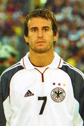 RECORD DATE NOT STATED Aus Freundschafts-Länderspiel Deutschland - Spanien 4:1 am 16.08.2000 im Niedersachsenstadion zu Hannover. Im Foto:Mehmet Scholl *** From friendly international match Germany Spain 4 1 on 16 08 2000 in Niedersachsenstadion to Hannover In the photo Mehmet Scholl