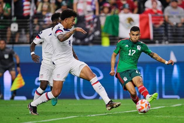 RECORD DATE NOT STATED CONCACAF NATIONS LEAGUE 2022-2023 United States vs Mexico SF (L-R), Chris Richards of USA and Orbelin Pineda of Mexico during the game United States (USA) vs Mexico (Mexican national team, Nationalteam , corresponding to Semifinals of Final Four of the CONCACAF Nations League 2022-2023, at Allegiant Stadium, on June 15, 2023. <br><br> (I-D), Chris Richards de USA y Orbelin Pineda de Mexico durante el partido Estados Unidos (EUA) vs Mexico (Seleccion Mexicana), correspondiente a Semifinales del Final Four de la Liga de Naciones CONCACAF 2022-2023, en el Allegiant Stadium, el 15 de junio de 2023. LAS VEGAS NEVADA ESTADOS UNIDOS Copyright: xJorgexMartinezx 20230615213259_CNL_23_SF_USA_MEX_PINEDA153