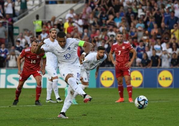 FARO, PORTUGAL - JUNE 16: Kylian Mbapp? of France scores his sides second goal from a penalty kick during the UEFA EURO, EM, Europameisterschaft,Fussball 2024 qualifying round group B match between Gibraltar and France at Estadio Algarve on June 16, 2023 in Faro near Faro, Portugal. SPO 