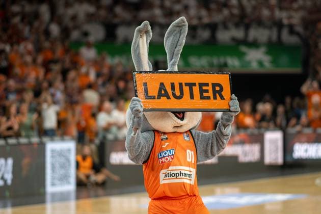 Sport Themen der Woche KW24 Sport Bilder des Tages Lauter, GER, Ratiopharm Ulm vs. Telekom Baskets Bonn, Basketball, Bundesliga, Playoffs, Finale, Spiel 4, Best of 5, Spielzeit 2022 2023, 16.06.2023, GER, Ratiopharm Ulm vs. Telekom Baskets Bonn, Basketball, Bundesliga, Playoffs, Finale, Spiel 4, Best of 5, Spielzeit 2022 2023, 16.06.2023 Ulm *** Lauter, GER, Ratiopharm Ulm vs Telekom Baskets Bonn, basketball, Bundesliga, playoffs, finals, game 4, best of 5, season 2022 2023, 16 06 2023, GER, Ratiopharm Ulm vs Telekom Baskets Bonn, basketball, Bundesliga, playoffs, finals, game 4, best of 5, season 2022 2023, 16 06 2023 Ulm Copyright: xEibner-Pressefoto SaschaxWaltherx EP_EER