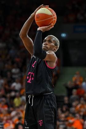 16.06.2023, ratiopharm Arena, Germany, Neu Ulm, ratiopharm ulm vs Telekom Baskets Bonn - Basketball Bundesliga- Playoffs Finale - Spiel 4, TJ Shorts II (Telekom Baskets Bonn) in Aktion, am Ball, Einzelaktion (Foto H. Langer, H. Langer) ratiopharm Arena Neu Ulm Germany
