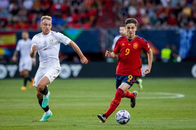 Enschede, Netherlands. 15th Jun, 2023. Davide Frattesi (ITA) Gavi (ESP) Spain - Italy Spanien - Italien 15.06.2023