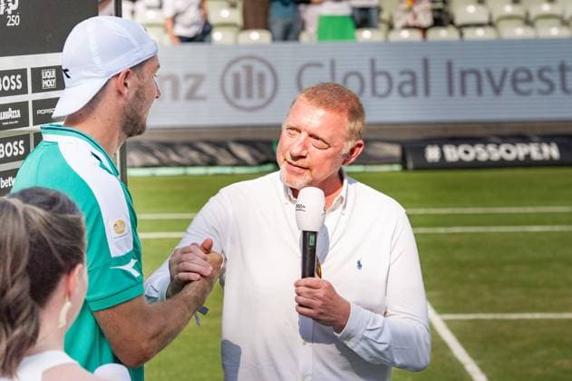 Boris Becker gratuliert Halbfinalgewinner Jan-Lennard Struff (GER) BOSS Open ATP, Tennis Herren 250 Stuttgart 2023 - Halbfinale, Tennis, BOSS Open, ATP 250, Stuttgart, Tennisturnier, Profisport, Tenniswettbewerb, Tennisspieler, Tennisplatz, Tennismatch, Sportevent, Rasenturnier, ATP Tour, Tennisturnier in Stuttgart, 17.06.2023, Stuttgart (Weissenhof), DEU BOSS Open ATP 250 Stuttgart 2023 - Halbfinale, 17.06.2023, Stuttgart (Weissenhof), DEU Stuttgart Copyright: xSandyxDinkelackerx EP_SDR