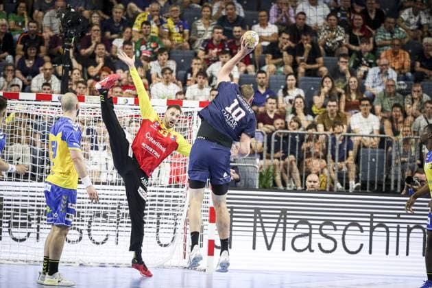 Sport Themen der Woche KW24 KRISTOPANS DAINIS 10 AND WOLFF ANDREAS 33 HANDBALL : Paris Saint Germain vs Barlinek Industria Kielce - EHF Final4 - Cologne - 17 06 2023 ElyxandroCegarra Panoramic 