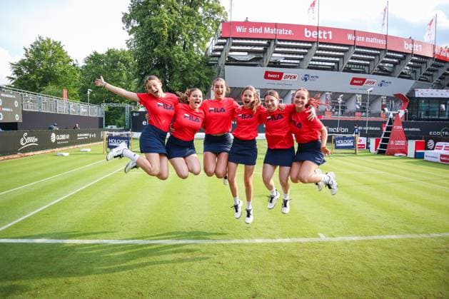 Tennis, WTA-Turnier in Berlin, Qualifikation Ballmädchen aus Berlin warten auf ihren nächsten Einsatz, bett1open presented by ecotrans Group, Berlin, LTTC Rot-Weiß Berlin, 17.06.2023, Copyright: xClaudioxGärtnerx