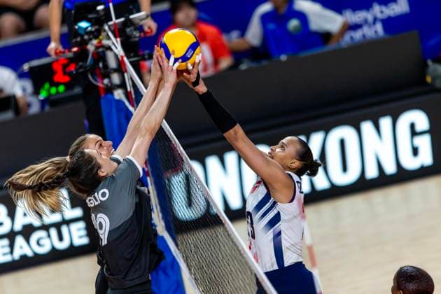 June 17, 2023, Hong Kong, Hong Kong: Galia Ceneida Gonzalez Lopez ( 23) of Dominican Republic and Emily Maglio ( 19) of Canada seen in action during the preliminary match of FIVB Volleyball Nations League Hong Kong 2023 between Dominican Republic and Canada at Hong Kong Coliseum. Final Score; Dominican Republic 3:2 Canada. Hong Kong Hong Kong - ZUMAs197 20230617_zaa_s197_192 Copyright: xBenxLaux