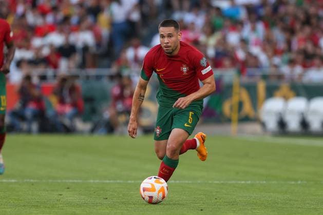 Portugal, Lisboa, 17.06.2023 UEFA EURO, EM, Europameisterschaft,Fussball 2024 Qualifiers Group J Portugal - Bosnia and Herzegovina v.l., Raphael Guerreiro (Portugal) FREISTELLER *** Portugal, Lisboa, 17 06 2023 UEFA EURO 2024 Qualifiers Group J Portugal Bosnia and Herzegovina v l , Raphael Guerreiro Portugal FREISTELLER Copyright: JoaquimxFerreira