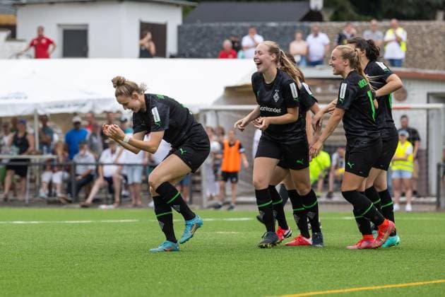 Selma Fohrer (Borussia Moenchengladbach) bejubelt den Treffer zum 1.3, SV Elversberg vs Borussia Moenchengladbach, Fussball, Damen, Aufstiegsrelegation, Saison 2022 2023, 18.06.2023 SV Elversberg vs Borussia Moenchengladbach, Fussball, Damen, Aufstiegsrelegation, Saison 2022 2023, 18.06.2023