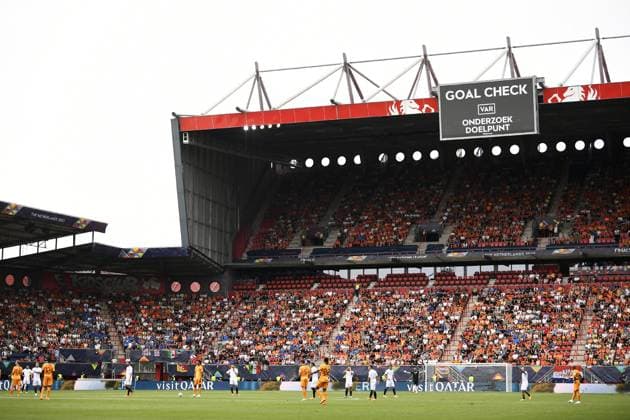 Foto Fabio Ferrari LaPresse 18 Giugno 2023 - Enschede, Paesi Bassi - calcio - Olanda v Italia- Uefa Nations League - Finale 3 4 posto - FC Twente Stadion-Enschede. Nella foto: VAR gol check June 18, 2023 Enschede, Netherland - sport, calcio - Netherland v Italy - Uefa Nations League - Final 3 4 place - FC Twente Stadion-Enschede. In the pic: VAR goal check  Copyright: xFabioxFerrari LaPressex