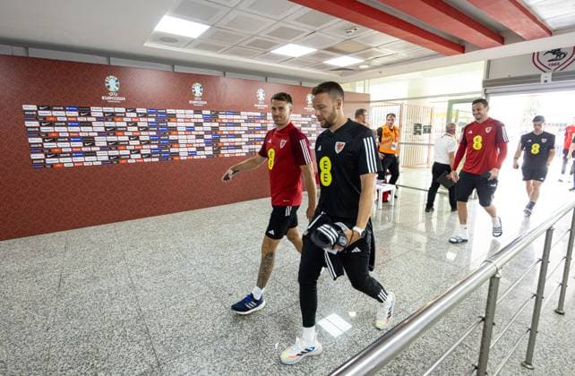 Football - UEFA EURO, EM, Europameisterschaft,Fussball 2024 Qualifying - Group D - Turkey v Wales - MD-1 SAMSUN, TURKEY - Sunday, June 18, 2023: Wales captain Aaron Ramsey (L) and coach Chris Gunter arrive at the Samsun 19 MayÄ±s Stadium ahead of the UEFA Euro 2024 Qualifying Group D match between Turkey and Wales. SAMSUN Samsun 19 MayÄ±s Stadium SAMSUN PROVINCE TURKEY  Copyright: xDavidxRawcliffex P2023-06-18-Turkey_Wales_MD-1-18