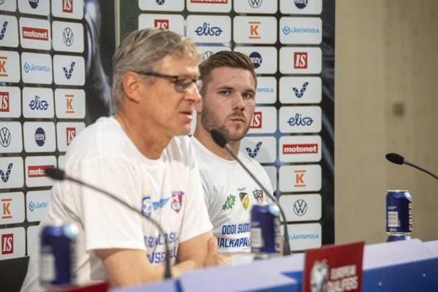 Fußball, EM Quali, Nationalteam Finnland Pressekonferenz Head coach Markku Kanerva and Benjamin Källman (R) during an international press conference, PK, Pressekonferenz of team Finland in Helsinki, Finland, on June 18, 2023, on the eve of a UEFA EURO, EM, Europameisterschaft,Fussball 2024 football tournament qualifying match against San Marino. Helsinki Finland LKFTVX20230618165351PGSC Copyright: xKimmoxPenttinenx LKFTVX20230618165351PGSC