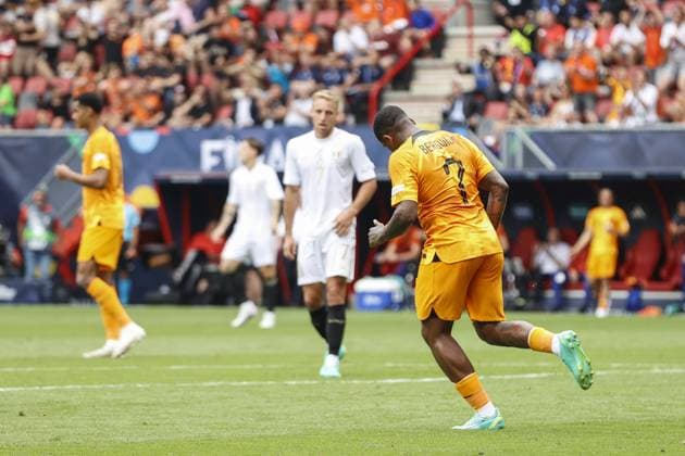 ENSCHEDE, 18-06-2023 , Stadium Grolsch Veste, Nations League 2022 2023 game for the 3rd and 4th place between Netherlands and Italy. Netherlands player Steven Bergwijn celebrating his goal 1-2 Netherlands - Italy  x21374465x Copyright:
