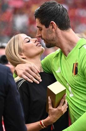 Sport Themen der Woche KW24 BRUSSELS, BELGIUM - JUNE 17: Israeli model Mishel Gerzig and Thibaut Courtois goalkeeper of Belgium during the UEFA European Qualifiers 2024 match between Belgium and Austria at King Baudouin Stadium on June 17, 2023 in Brussels, B Belgium v Austria - UEFA European Qualifiers 2024 Copyright: xSebastianxFrejx