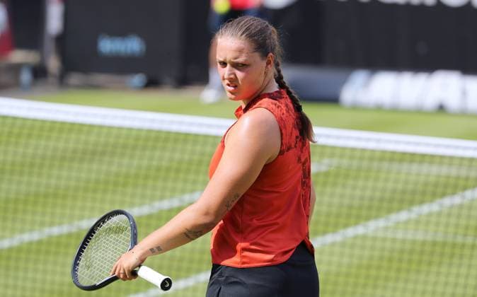 Jule Niemeier (GER), Centre Court auf der Tennisanlage des LTTC Rot Weiss e.V. Steffi Graf Stadion Tennis bett1 open WTA, Tennis Damen 500 Turnier auf Rasen Damen Saison 2022 2023 18.06.2023