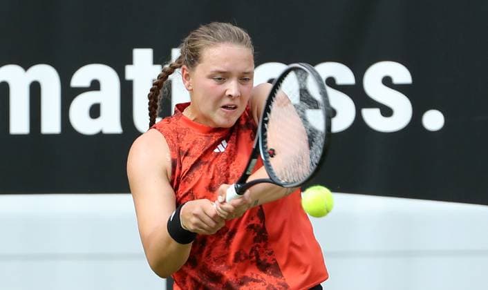 Jule Niemeier (GER), Centre Court auf der Tennisanlage des LTTC Rot Weiss e.V. Steffi Graf Stadion Tennis bett1 open WTA, Tennis Damen 500 Turnier auf Rasen Damen Saison 2022 2023 18.06.2023