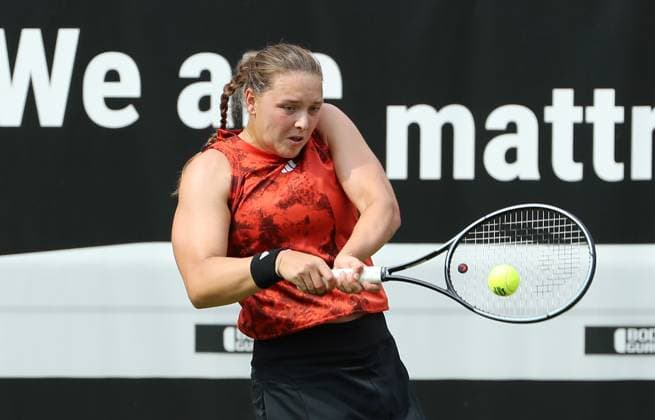 Jule Niemeier (GER), Centre Court auf der Tennisanlage des LTTC Rot Weiss e.V. Steffi Graf Stadion Tennis bett1 open WTA, Tennis Damen 500 Turnier auf Rasen Damen Saison 2022 2023 18.06.2023