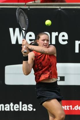 Jule Niemeier (GER), Centre Court auf der Tennisanlage des LTTC Rot Weiss e.V. Steffi Graf Stadion Tennis bett1 open WTA, Tennis Damen 500 Turnier auf Rasen Damen Saison 2022 2023 18.06.2023