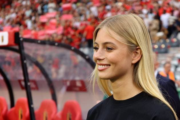 Courtois Thibaut honored as a member of the Red Devils Club of 100 , from the hands of his fiancé Mishel Gerzig. The goalkeeper of Belgium received an award and a big kiss. Picture taken in the King Boudewijnstadium in Brussels, Euro 2024 Qualification game against Austria. Brussels Brussels Copyright: xDimitrixCharlesx