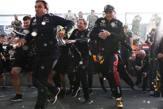 F1 Grand Prix Of Canada Max Verstappen of Red Bull Racing celebrates wit the team after the Formula 1 Grand Prix of Canada at Circuit Gilles Villeneuve in Montreal, Canada on June 18, 2023. Montreal Canada  Copyright: xJakubxPorzyckix originalFilename:porzycki-f1grandp230618_npr7s.jpg