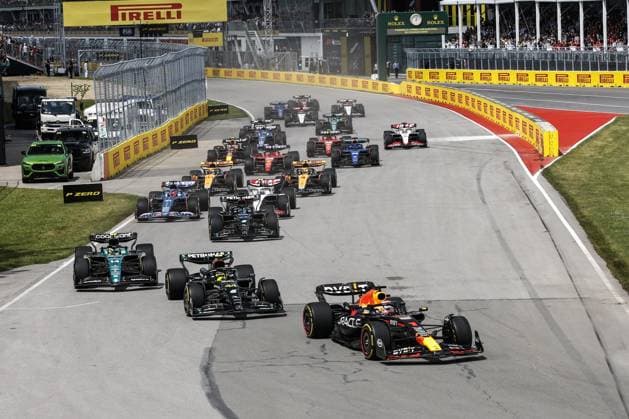 start of the race, depart, 01 VERSTAPPEN Max (nld), Red Bull Racing RB19, action 44 HAMILTON Lewis (gbr), Mercedes AMG F1 Team W14, action 14 ALONSO Fernando (spa), Aston Martin F1 Team AMR23, action during the Formula 1 Pirelli Grand Prix du Canada, 8th round of the 2023 Formula One World Championship, WM, Weltmeisterschaft from June 16 to 18, 2023 on the Circuit Gilles Villeneuve, in Montrà al, Canada - F1 - CANADIAN GRAND PRIX 2023 - RACE DPPI Panoramic 00123021__R3_2778