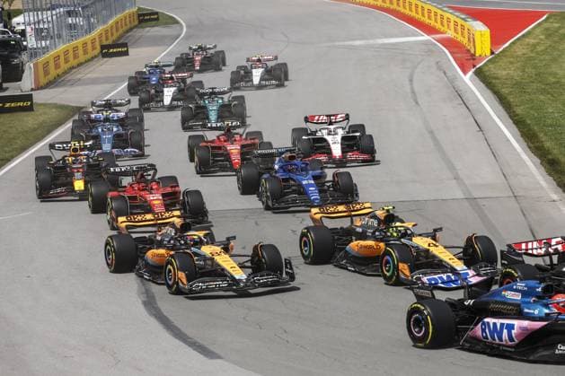 start of the race, depart, 81 PIASTRI Oscar (aus), McLaren F1 Team MCL60, action 04 NORRIS Lando (gbr), McLaren F1 Team MCL60, action during the Formula 1 Pirelli Grand Prix du Canada, 8th round of the 2023 Formula One World Championship, WM, Weltmeisterschaft from June 16 to 18, 2023 on the Circuit Gilles Villeneuve, in Montrà al, Canada - F1 - CANADIAN GRAND PRIX 2023 - RACE DPPI Panoramic 00123021__R3_2815