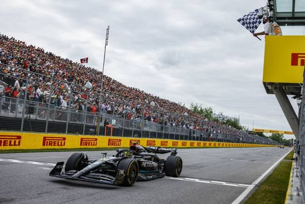 44 HAMILTON Lewis (gbr), Mercedes AMG F1 Team W14, action checkered flag, drapeau during the Formula 1 Pirelli Grand Prix du Canada, 8th round of the 2023 Formula One World Championship, WM, Weltmeisterschaft from June 16 to 18, 2023 on the Circuit Gilles Villeneuve, in MontrÃ al, Canada - F1 - CANADIAN GRAND PRIX 2023 - RACE DPPI Panoramic  00123021__R5_0845