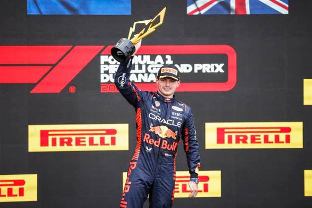 Sport Bilder des Tages VERSTAPPEN Max (ned), Red Bull Racing RB19, portrait celebrates Red Bull s 100th victory podium during the Formula 1 Pirelli Grand Prix du Canada, 8th round of the 2023 Formula One World Championship, WM, Weltmeisterschaft from June 16 to 18, 2023 on the Circuit Gilles Villeneuve, in MontrÃ al, Canada - F1 - CANADIAN GRAND PRIX 2023 - RACE DPPI Panoramic  00123021__R5_1287