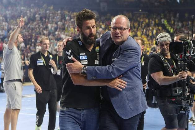 18.06.2023, xgox, Handball - EHF Champions League - Finale, SC Magdeburg - Barlinek Industria Kielce v.l. Bennet Wiegert (Magdeburg, Trainer), Marc Henrik Schmedt (Magdeburg) Jubel ueber den Sieg, Jubel nach Spielende Koeln