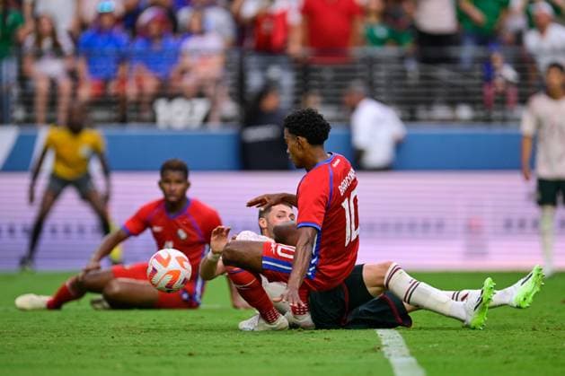 RECORD DATE NOT STATED CONCACAF NATIONS LEAGUE 2022-2023 Panama vs Mexico Third Place (L-R), Edgar Barcenas of Panama and Santiago Gimenez of Mexico during the game Panama vs Mexico (Mexican national team, Nationalteam , corresponding to Third Place of Final Four of the CONCACAF Nations League 2022-2023, at Allegiant Stadium, on June 18, 2023. <br><br> (I-D), Edgar Barcenas de Panama y Santiago Gimenez de Mexico durante el partido Panama vs Mexico (Seleccion Mexicana), correspondiente por el Tercer Lugar de la Final Four de la Liga de Naciones CONCACAF 2022-2023, en el Allegiant Stadium, el 18 de junio de 2023. LAS VEGAS NEVADA ESTADOS UNIDOS Copyright: xJorgexMartinezx 20230618184549_CNL_23_3RD_PAN_MEX_GIMENEZ361
