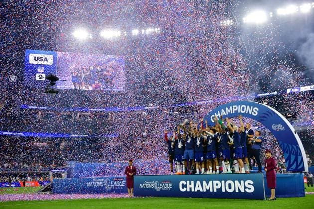 Sport Themen der Woche KW24 Sport Bilder des Tages RECORD DATE NOT STATED CONCACAF NATIONS LEAGUE 2022-2023 Canada vs United States Final Players of USA lifts the champions trophy during the game Canada vs United States (USA), corresponding to Great Final Four of the CONCACAF Nations League 2022-2023, at Allegiant Stadium, on June 18, 2023. <br><br> Jugadores de USA levantan el trofeo de campeon durante el partido Canada vs Estados Unidos (EUA), correspondiente a la Gran Final del Final Four de la Liga de Naciones CONCACAF 2022-2023, en el Allegiant Stadium, el 18 de junio de 2023. LAS VEGAS NEVADA ESTADOS UNIDOS  Copyright: xAdrianxMaciasx 20230618224745_CNL_23_F_USA_CHAMPION444