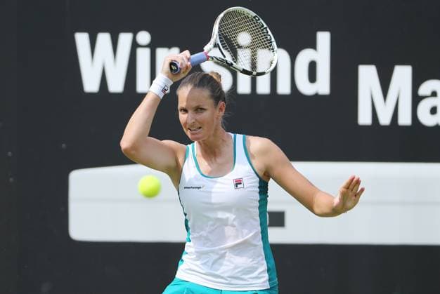 Karolina Pliskova (CZE), Centre Court auf der Tennisanlage des LTTC Rot Weiss e.V. Steffi Graf Stadion Tennis bett1 open WTA, Tennis Damen 500 Turnier auf Rasen Damen Saison 2022 2023 19.06.2023