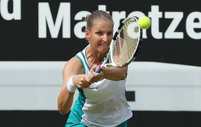 Karolina Pliskova (CZE), Centre Court auf der Tennisanlage des LTTC Rot Weiss e.V. Steffi Graf Stadion Tennis bett1 open WTA, Tennis Damen 500 Turnier auf Rasen Damen Saison 2022 2023 19.06.2023