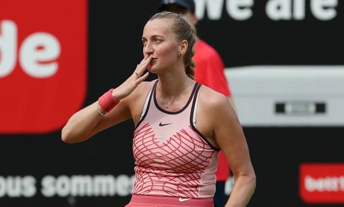 Petra Kvitova (CZE) gewinnt gegen Karolina Pliskova (CZE), Centre Court auf der Tennisanlage des LTTC Rot Weiss e.V. Steffi Graf Stadion Tennis bett1 open WTA, Tennis Damen 500 Turnier auf Rasen Damen Saison 2022 2023 19.06.2023