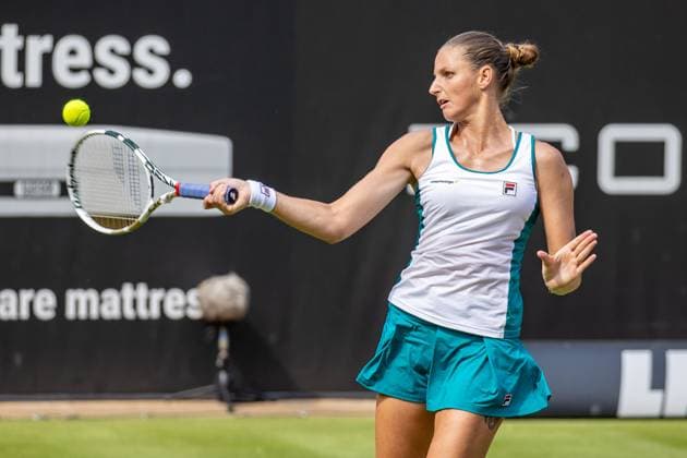 Berlin, 19.06.23, Tennis: Grass Court Championships Berlin im Steffi-Graf-Stadion. Damen, Einzel, Sechzehntelfinale, Pliskova (Tschechien) - Kvitova (Tschechien). Karolina Pliskova (Tschechien) retourniert einen Ball. bett1open 2023 - Grass Court Championships Berlin