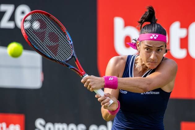 Berlin, 19.06.23, Tennis: Grass Court Championships Berlin im Steffi-Graf-Stadion. Damen, Einzel, Sechzehntelfinale, Garcia (Frankreich) - Lisicki (Deutschland). Carolina Garcia (Frankreich) retourniert einen Ball. bett1open 2023 - Grass Court Championships Berlin