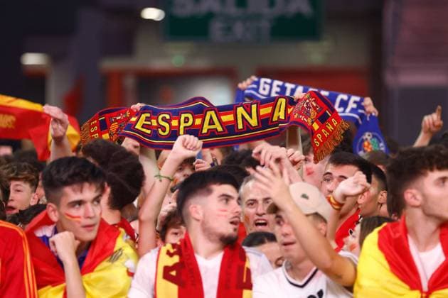 June 19, 2023, MADRID, MADRID, SPAIN: Several fans are seen during the celebration of Spain Team after winning the UEFA Nations League at Wizink Center pavilion on June 19, 2023, in Madrid, Spain. MADRID SPAIN - ZUMAa181 20230619_zaa_a181_010 Copyright: xOscarxJ.xBarrosox