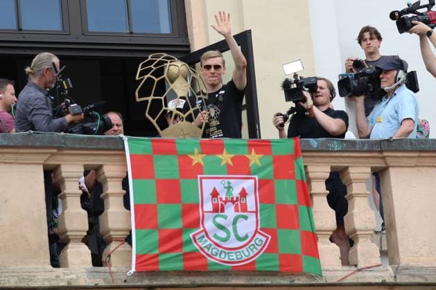 19.06.2023, xgox, Handball - EHF Champions League, SC Magdeburg - Empfang und Feier auf dem Rathaus-Balkon emspor, v.l. Gisli Thorgeir Kristjansson (Magdeburg, 10) Magdeburg
