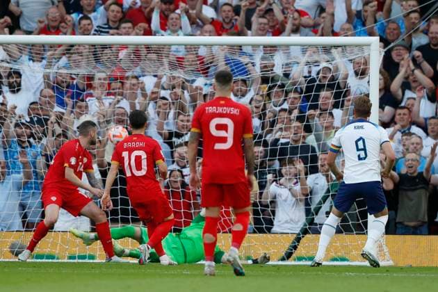 England v North Macedonia UEFA EURO, EM, Europameisterschaft,Fussball 2024 Qualifiers Harry Kane of England scores his sides 1st goal during the UEFA Euro 2024 Qualifiers Group C match at Old Trafford, Manchester Copyright: xPaulxChestertonx FIL-18631-0005 UK Newspapers OUT