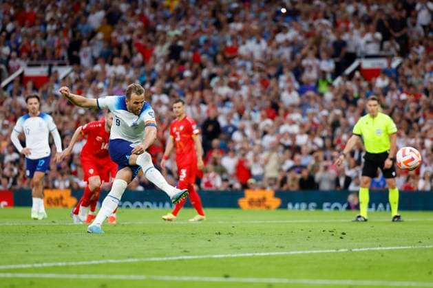 Manchester, England, June 19th 2023: Harry Kane (9 England) scores his team s seventh goal, a penalty, during the UEFA 2024 European Qualifiers football match between England and North Macedonia at Old Trafford in Manchester, England. (James Whitehead SPP) Copyright: xJamesxWhiteheadx xSPPx spp-en-JaWhSp-ENGvMKD113