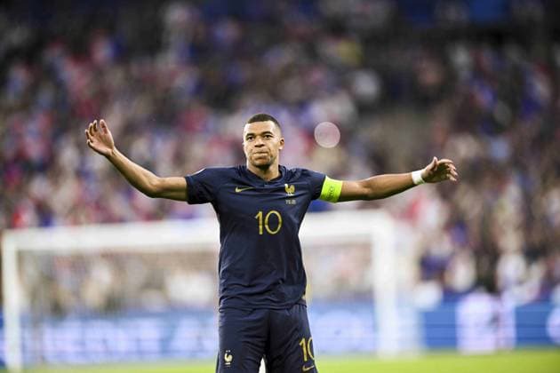 joie des joueurs de l equipe de France apres le but de MBAPPE Kylian (FRA) sur penalty FOOTBALL : France vs Grece - Qualifications Euro2024 - 19 06 2023 JBAutissier Panoramic  