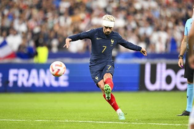 coup franc de GRIEZMANN Antoine (FRA) FOOTBALL : France vs Grece - Qualifications Euro2024 - 19 06 2023 JBAutissier Panoramic  